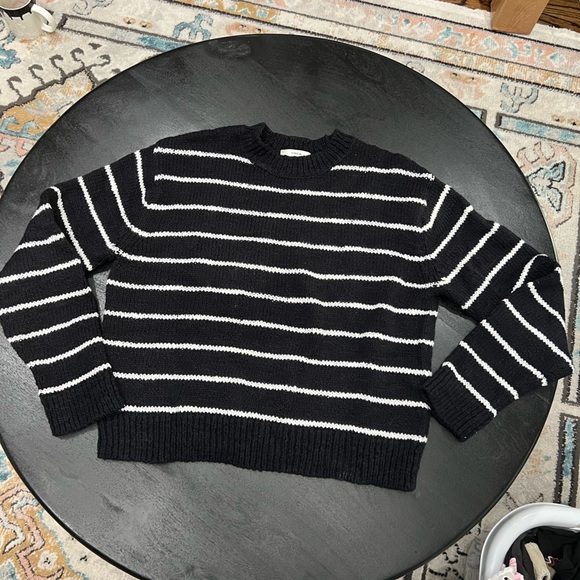 Vince Crewneck Navy and White Stripe Sweater Size Medium - Picture 3 of 6